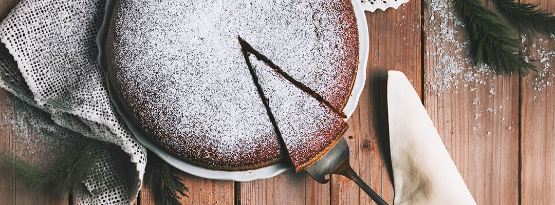 La galette dorée sur le rebord de la fenêtre